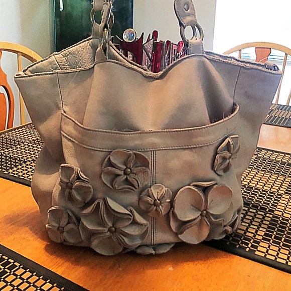 Anthropologie Handbags - Anthropologie Lucky Penny Leather Flower Hobo
